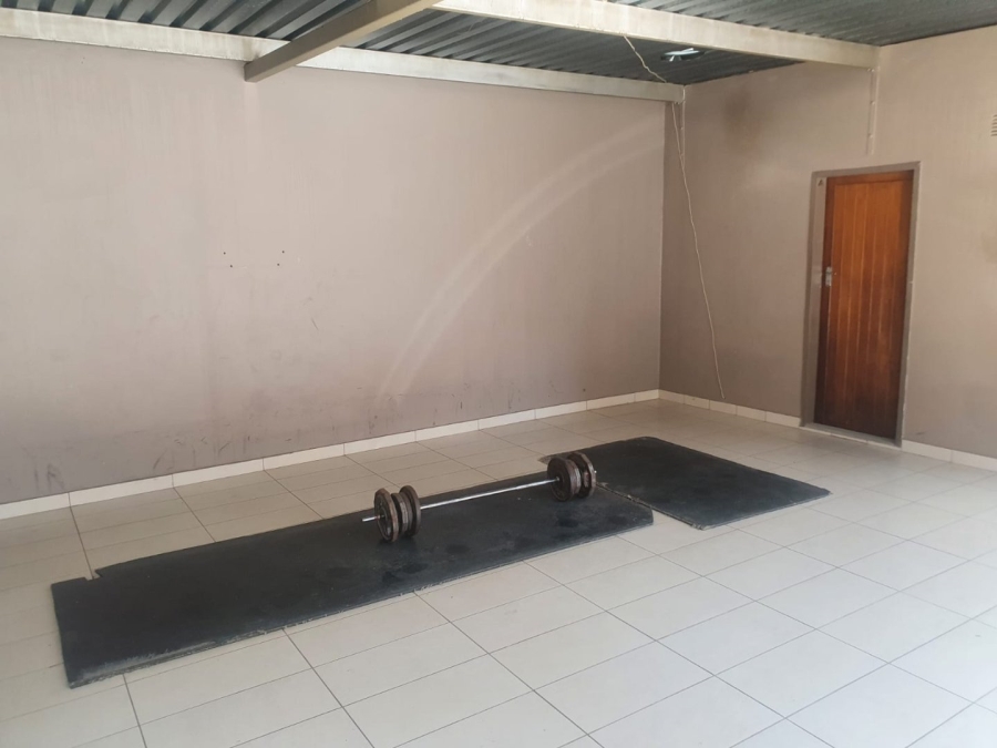 6 Bedroom Property for Sale in Jan Cillierspark Free State